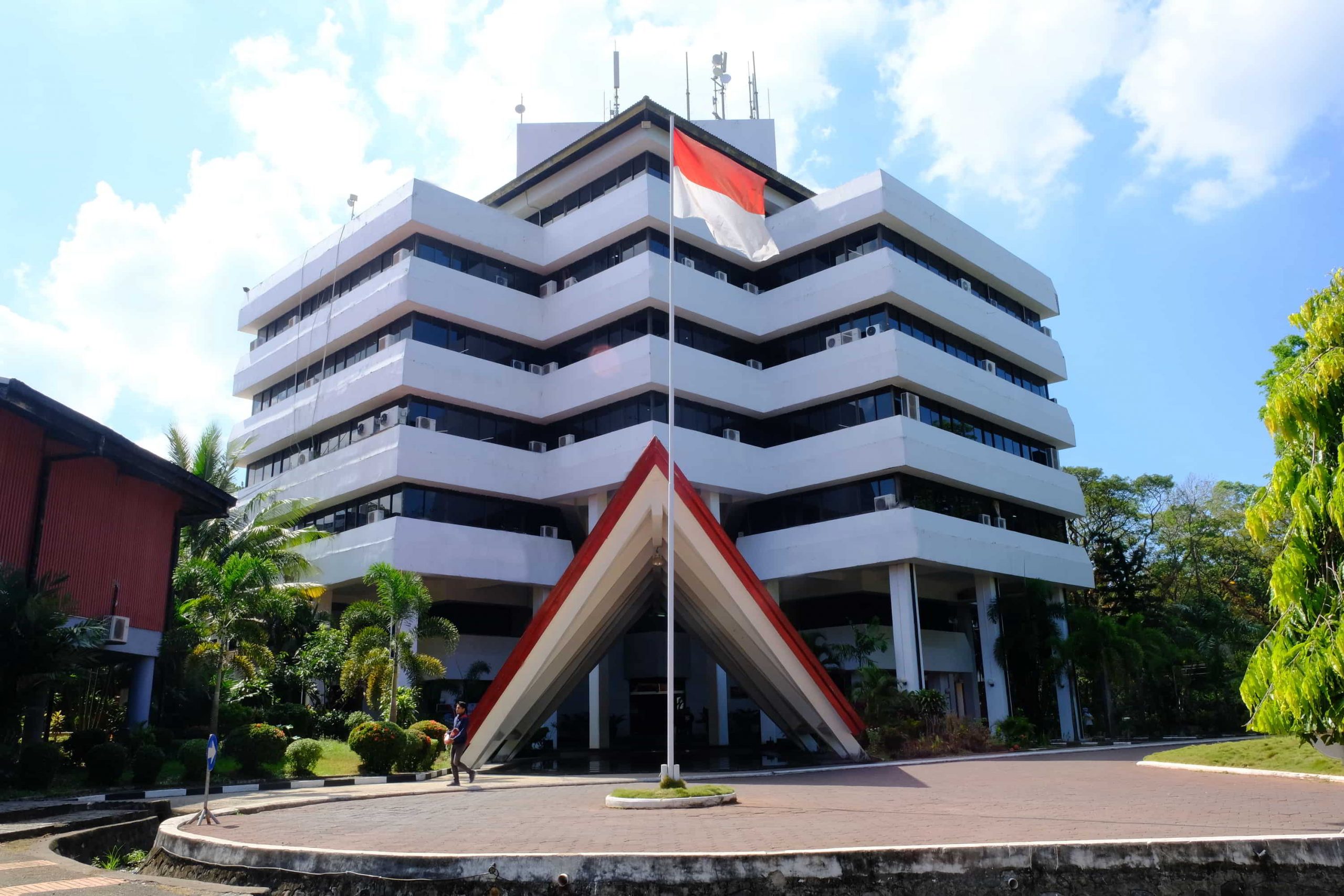 Gedung Rektorat Universitas Hasanuddin 1 scaled Inspiring Excellence 2024